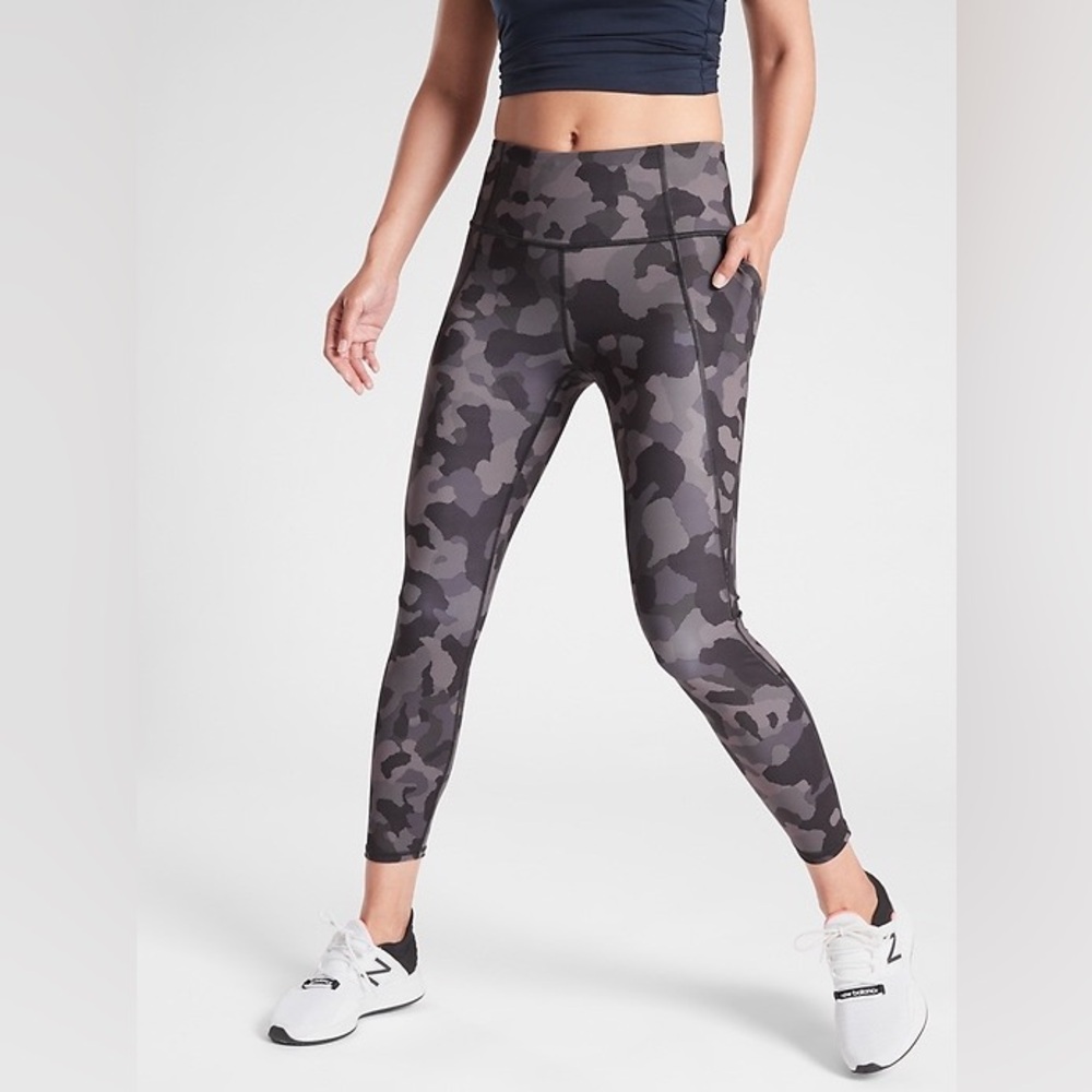 Athleta Women's Lightning Camo 7/8 Tight Size Medium